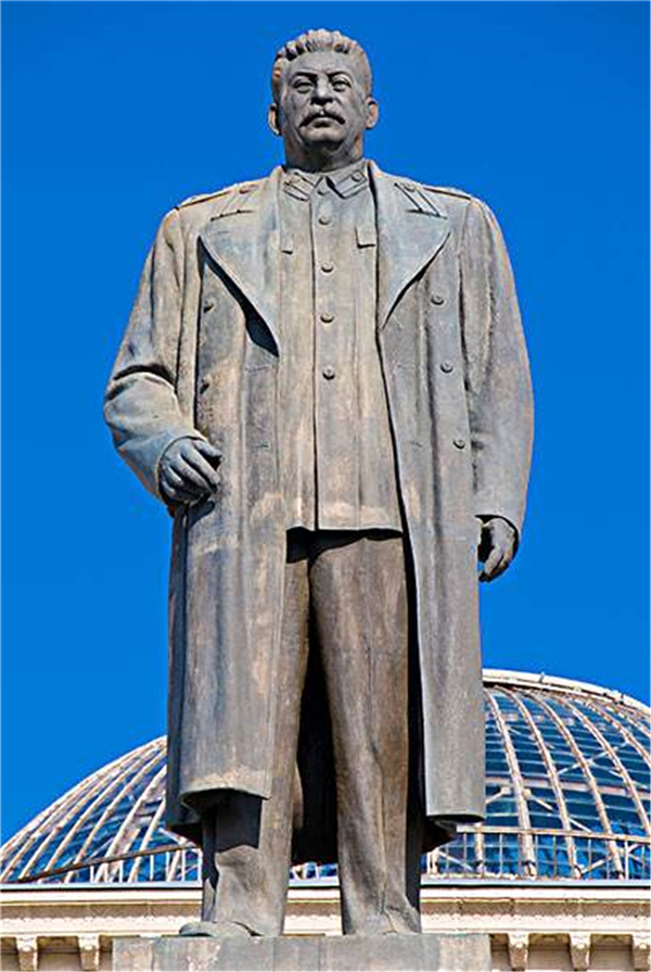 廣場西方人物雕塑.jpg 廣場西方人物雕塑.jpg