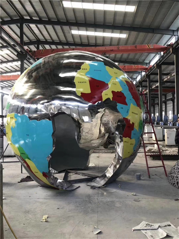 廣場雕塑.jpg 廣場雕塑.jpg