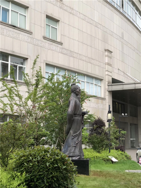 公園古代人物銅雕.jpg 公園古代人物銅雕.jpg