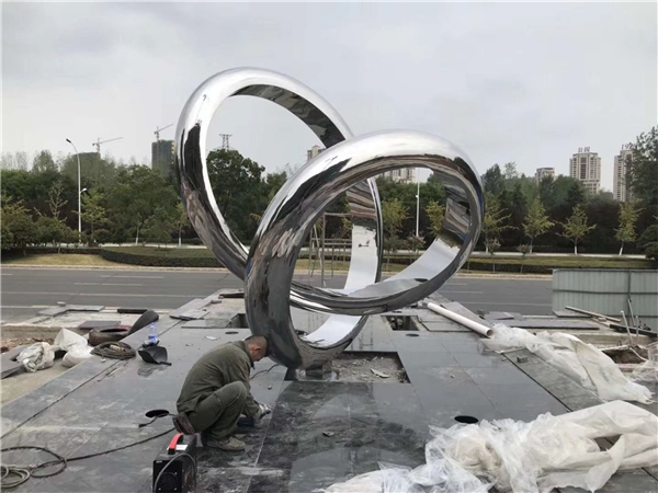 定做不銹鋼廣場(chǎng)雕塑.jpg 定做不銹鋼廣場(chǎng)雕塑.jpg