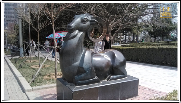 公園十二生肖雕塑.jpg 公園十二生肖雕塑.jpg