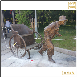 景區拉車人物銅雕塑 