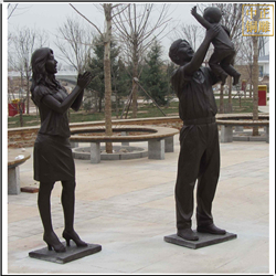 園林一家三口雕塑