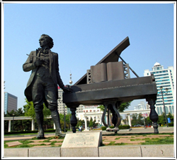 大型肖邦教學(xué)銅雕塑 大型肖邦教學(xué)銅雕塑